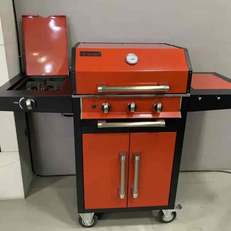 Farklı renk ve boyutlarda çift amaçlı gazlı ve kömürlü barbekü